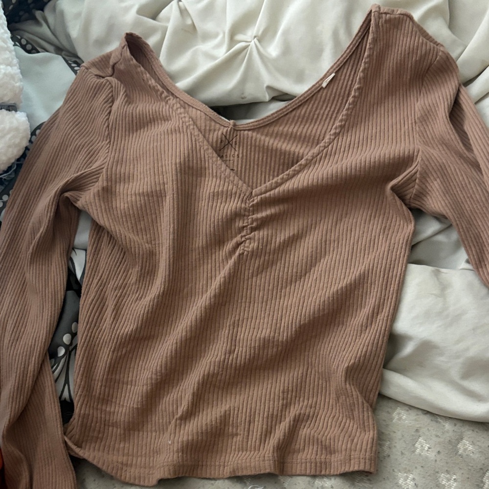 Women's Ribbed V-Neck Top - Brown
